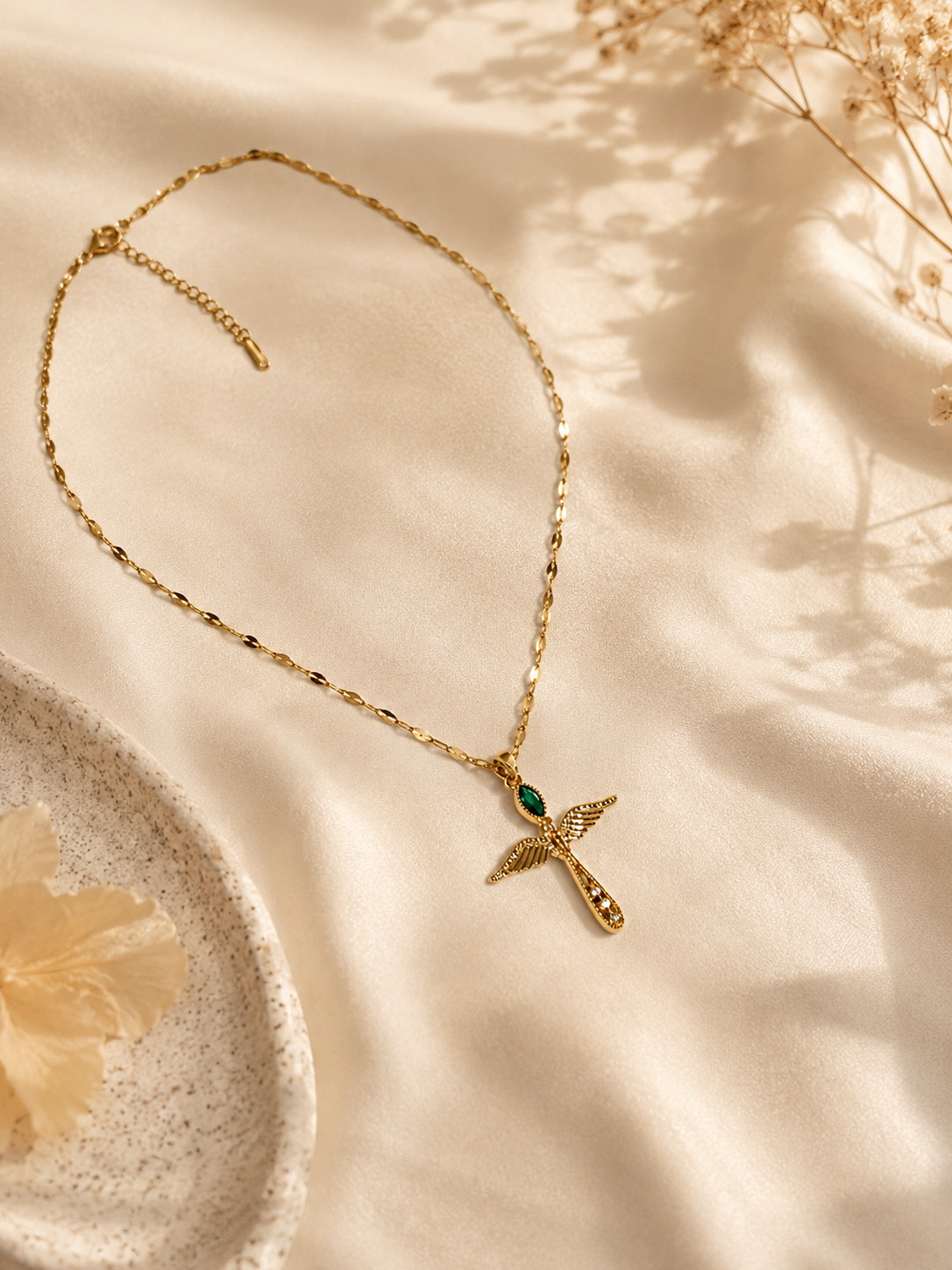 Engel Halskette mit grünem Stein – 18K vergoldeter Edelstahl | Zirkonia Kette Damen