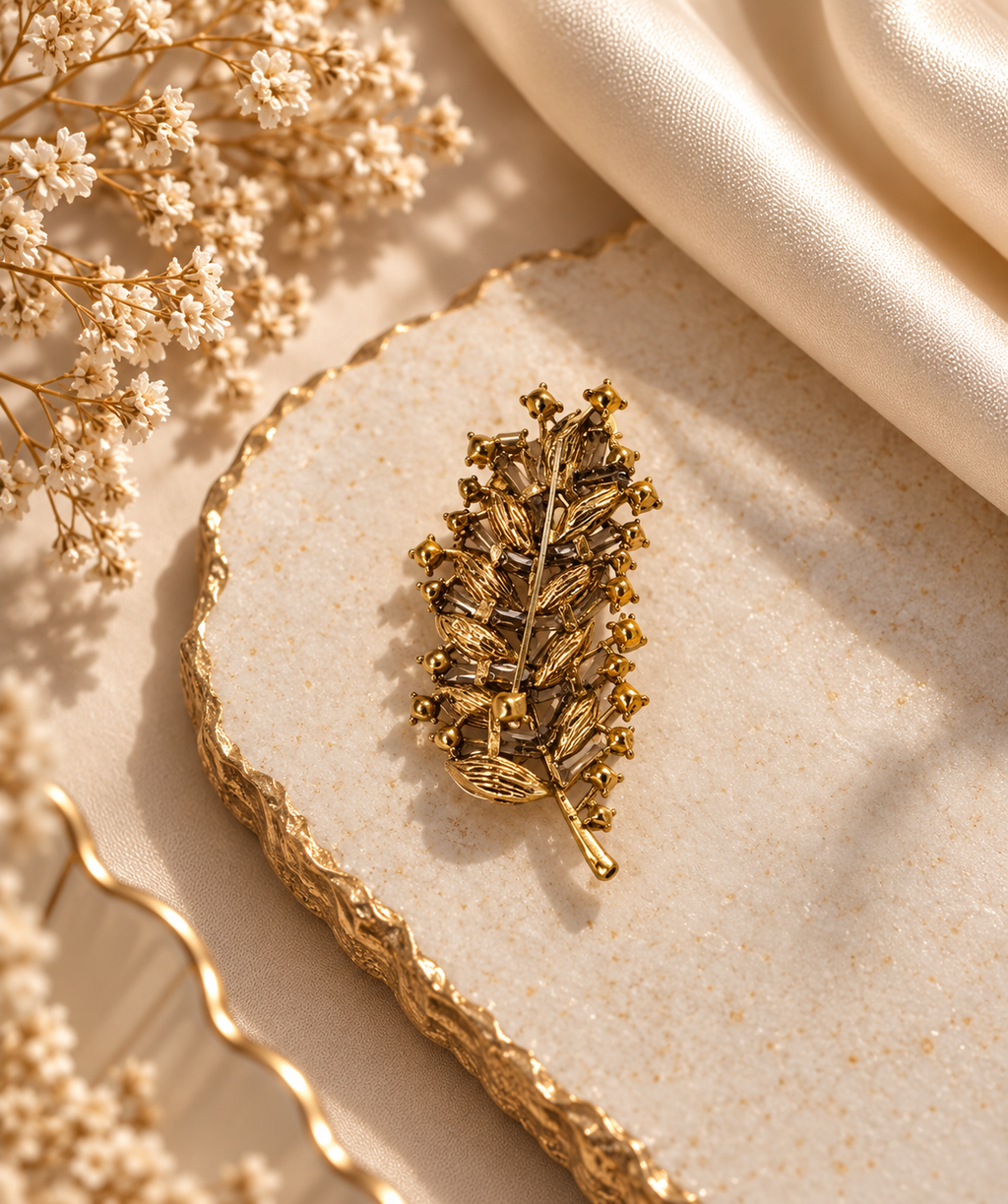 Blätter Brosche Gold mit Kristallsteinen | Damen Brosche