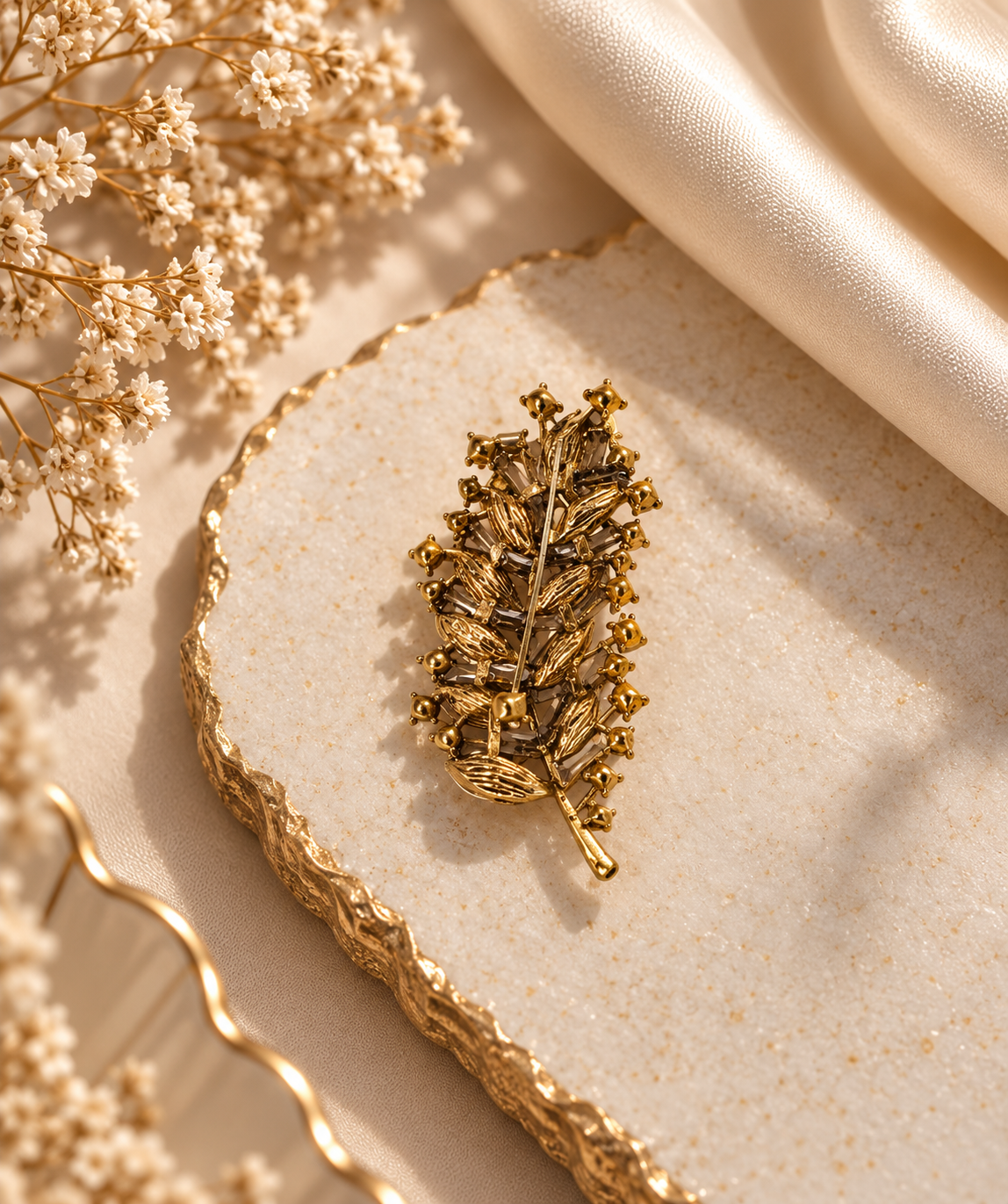 Blätter Brosche Gold mit Kristallsteinen | Damen Brosche
