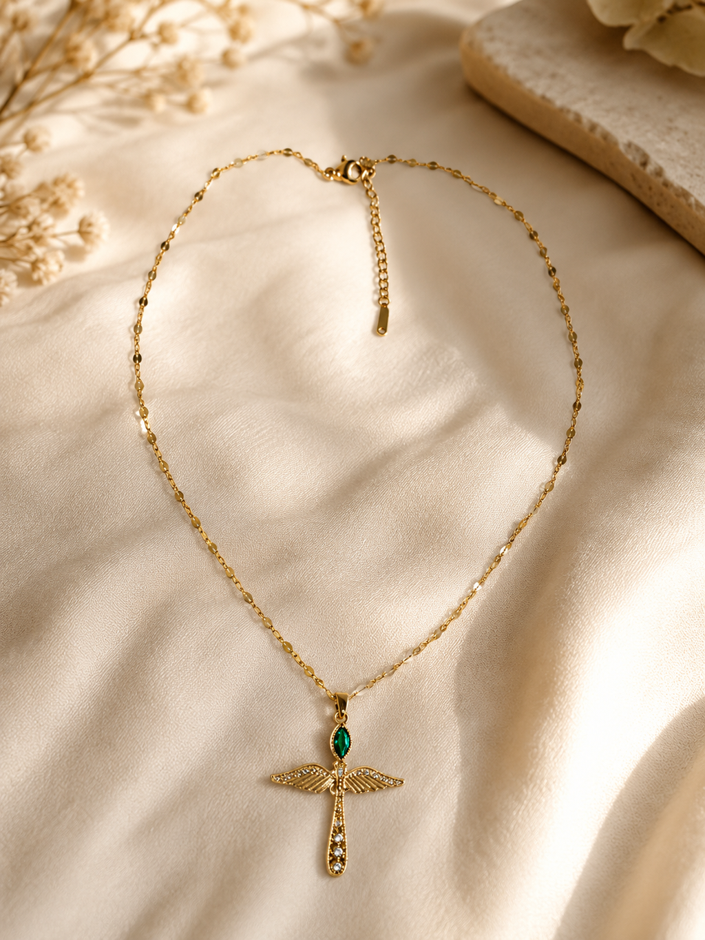 Engel Halskette mit grünem Stein – 18K vergoldeter Edelstahl | Zirkonia Kette Damen