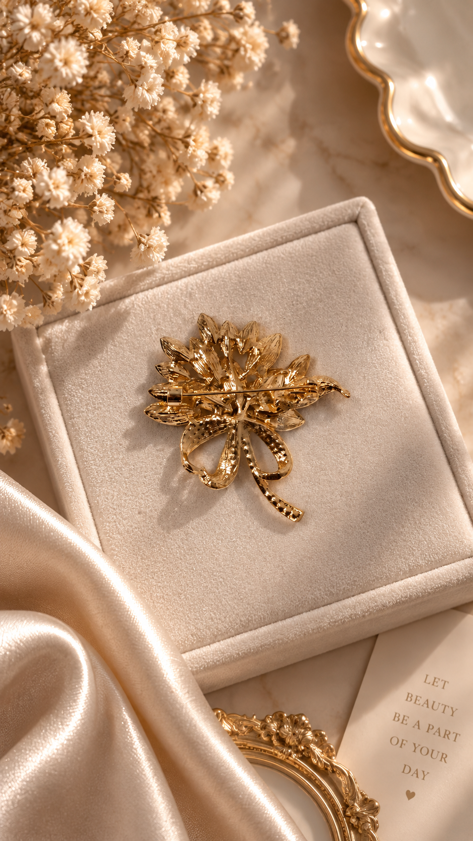 Elegante Blumenbrosche Gold mit Kristallen – Funkelnde Strass Brosche für Damen | 2 Farben